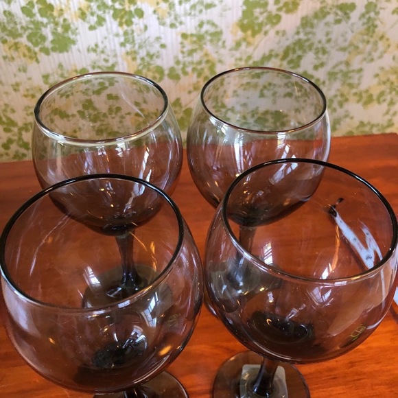 Black Glass Wine Glasses Set of 4 Grey Smoked Glass Free Gift Entertaining - Picture 8 of 8